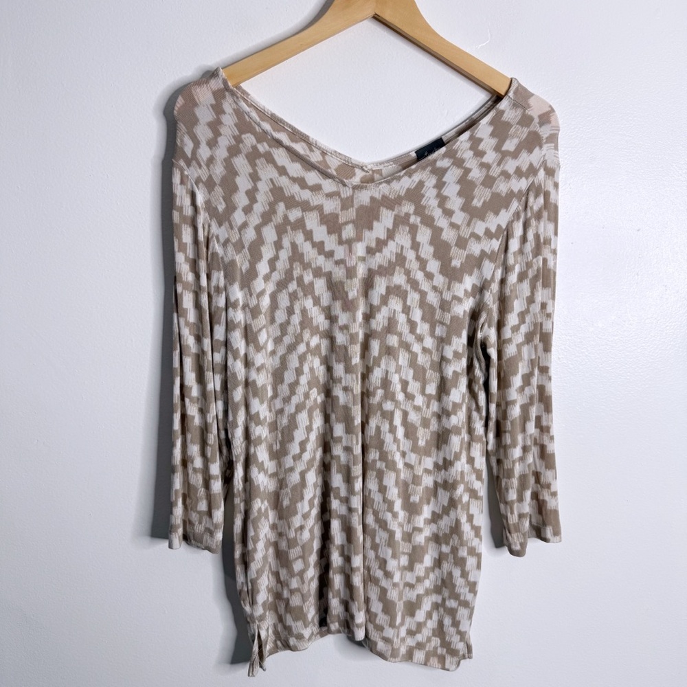 Chico’s Travelers Stretch Knit Blouse 3/4 Sleeve V-Neck Geo Medium Chico’s 1‎